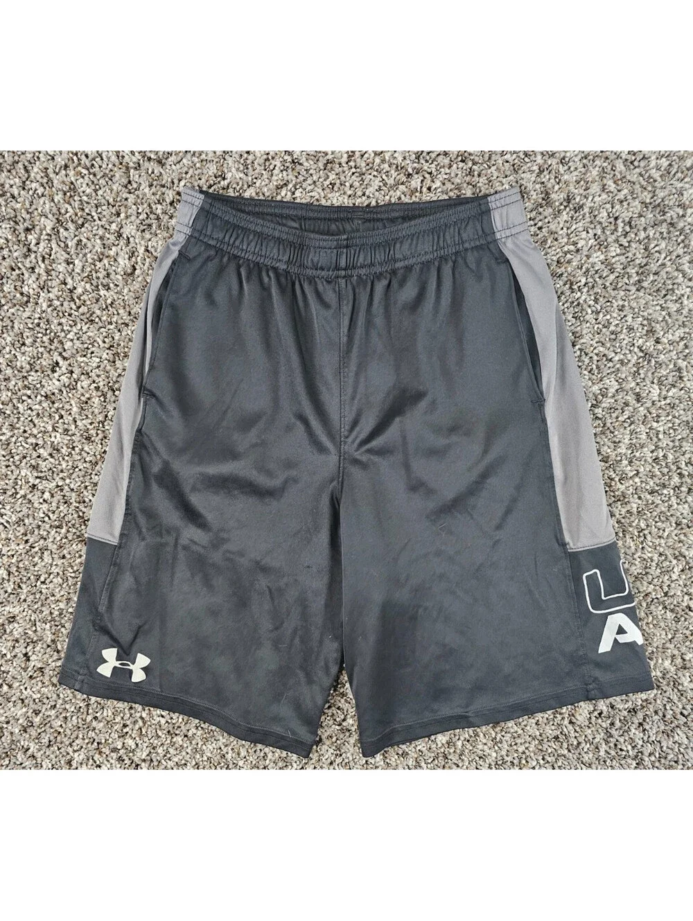 Under Armour Boys Sz L Loose Fit Athletic Basketball Shorts Black Gray